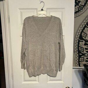 Women’s Boutique Gray Oversized V‑Neck Sweater – Size M
